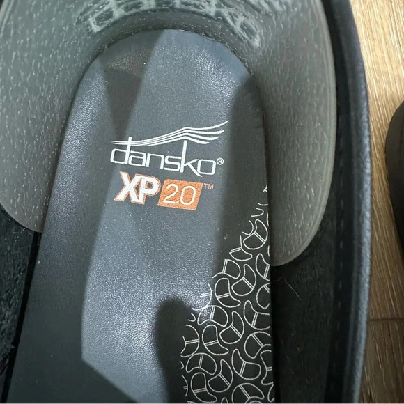 Dansko XP 2.0 Women’s Black Floral Tooled Clog Size 40 (EU), 9.5-10 (US) GUC - Picture 5 of 12